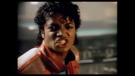 Michael Jackson Beat It, Beat It Michael Jackson, 80s Music Videos, Michael Jackson Dance, Great Song Lyrics, Michael Jackson Smile, Oldies Music, Musica Rock, Beat It