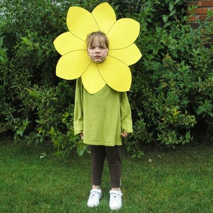 Fall Kindergarten Crafts, Sunflower Costume, Flower Costume Kids, Sunflower Ideas, Sew Halloween Costume, Kids Halloween Costumes, Musical Costumes, Crafts And Activities For Kids, Flower Costume