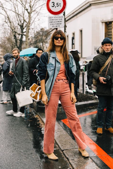 Style Parisienne, Street Style Bags, Vogue France, Street Style Winter, Street Style Inspiration, Fashion Week Street Style, Street Chic, Vogue Paris, Corduroy Pants