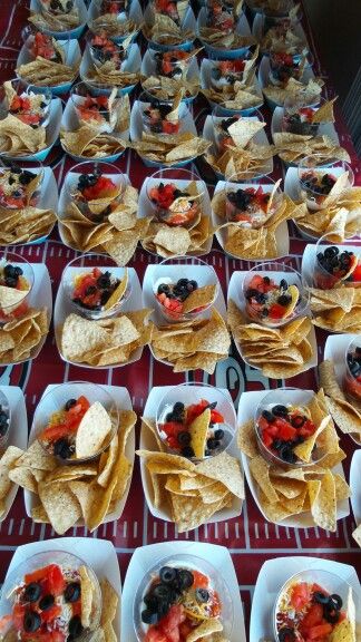 Individual Chips And Dip For Party, How To Serve Chips And Salsa At A Party, Nacho Tray Ideas, Chips And Salsa Appetizer Wedding, Individual Nachos Party Ideas, How To Serve Individual Chips And Salsa, Individual Nacho Cups, Chips And Salsa Cocktail Hour, Chips And Salsa Centerpiece