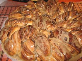 Coleen's Recipes: MAPLE TWISTS Maple Twists Recipe, Maple Twists, Best Cinnamon Roll Recipe, Mennonite Girls Can Cook, Mennonite Recipes, Sweet Roll Recipe, Breakfast Rolls, Baked Rolls, No Knead Bread