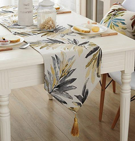 Cheap Table Runners, Coffee Table Runner, Cheap Table, Modern Table Runners, Table Runner Diy, Elegant Coffee Table, Dinner Table Decor, Simple Table, Leaf Table