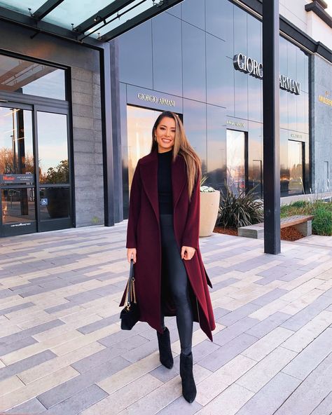 Burgundy Coat Outfit Winter, Maroon Coat Outfit, Burgundy Coat Outfit, Peacoat Outfit, Korea Outfit, Maroon Coat, Burgundy Coat, Beauty Uniforms, Jessica Ricks