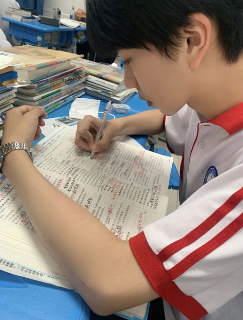 Chinese Students Studying, Asian High School Aesthetic, Boy Studying Aesthetic, Chinese Student Aesthetic, School Students Pic, Korean Highschool Aesthetic, Chinese School Aesthetic, Korean Teen Boy, Guy Studying