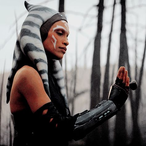 Ahsoka Tano Cosplay, Ashoka Tano, Star Wars Halloween, Ahsoka Tano, Star Wars Fan Art, The Mandalorian, Star Wars Characters, Star Wars Universe, Obi Wan