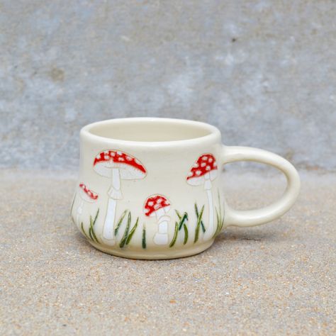 Pottery Painting Ideas Easy, Pottery Cafe, Ceramic Cafe, Diy Pottery Painting, Pottery Patterns, Mushroom Pattern, Pottery Form, Red Mushroom, Paint Your Own Pottery