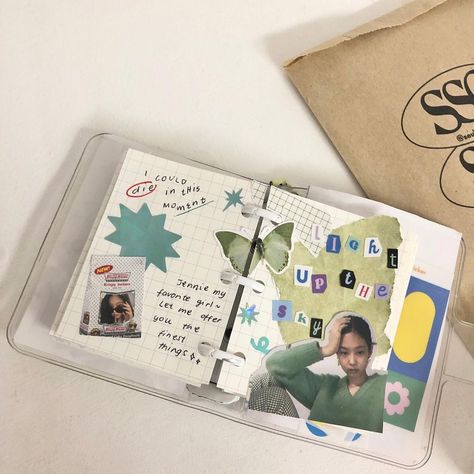 Mini Binder Journal Ideas, Mini Binder Journal, Binder Decoration, Photo Binder, Binder Journals, Zine Design, Mini Binder, Mini Journal, Journal Scrapbook