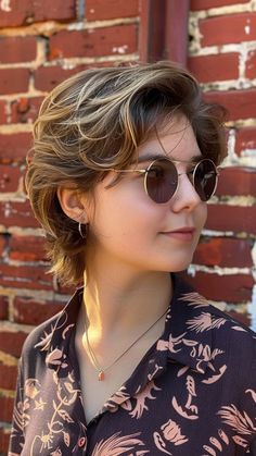 Short Hairstyle Trendy, Womens Short Textured Haircuts, Messy Tomboy Haircut, Short Hair Pushed Back, Different Haircuts For Short Hair, Lesbian Medium Length Hair, Short Hairstyle Side Part, Male Haircuts On Women, Adrogonus Haircuts