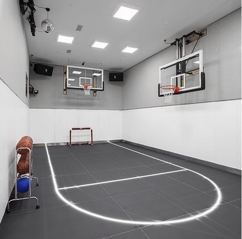 Home Basketball Court Indoor Sports Court, Home Basketball Court, Basketball Court Backyard, Indoor Basketball Hoop, Brooklyn Townhouse, Dream House Aesthetic, Indoor Basketball Court, Warehouse Home, Indoor Family