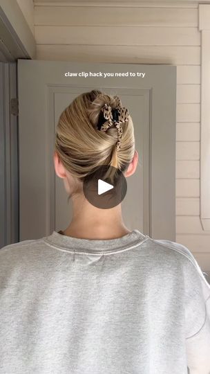 2.5K reactions · 16 shares | A little twist on last week’s viral claw clip hack I shared! Twisting the hair helps keep everything together a little better! 🫶🏼 • • • #clawclip #clawcliphairstyle #clawcliphack #easyhairstyles #grwm #greasyhairstyle #dailyhairstyle #quickhairstyle #fallhair #hairinspiration #hairstyles #hair #workhairstyle  #simplehairstyles #hairinspo #hairtutorial #hairhacks  #easyhairstyles #style #hairhacks | Audrey Anne Jean Cute Claw Clip Hairstyles, Hairstyles For The Wedding, Unique Hair Ideas, Hair Claw Clip Hairstyles, Claw Clip Tutorial, Diy Hair Styles, Clip Bun, Hairstyles For Fall, Hair Extensions Tutorial