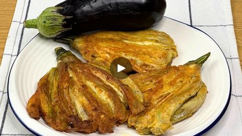 My Turkish friend 🇹🇷 taught me how to cook eggplant tastier than meat❗️ | My Turkish friend 🇹🇷 taught me how to cook eggplant tastier than meat❗️

Peel the eggplant
Slice the eggplant as in the video 
Boil the eggplant for 5... | By Comida de la nevera | Peel the eggplant from the shell. Cut the eggplant as in the video. Boil the eggplants for 5 minutes. 4 eggs. Salt and pepper. 1 tablespoon mayonnaise. 1 teaspoon mustard. 80 grams of breadcrumbs. 80 grams of flour. 2 teaspoons smoked paprika. Salt. Halve the aubergines. oil for frying. Dip the eggplants in the flour and egg. Fry for 2 minutes on each side. Grate 3 cloves of garlic. Slice the parsley. 120 grams of sour cream. Slice the cucumber with a peeler. 3 slices of lemon. ½ chili peppers. 2 teaspoons of salt. Pepper. 1 teaspoon o Squash Eggplant Recipe, Vegan Eggplant Recipes, Cook Eggplant, Egg Fry, Vegan Eggplant, Vicks Vaporub, Cooked Veggies, Eggplant Recipes, Squash Recipes