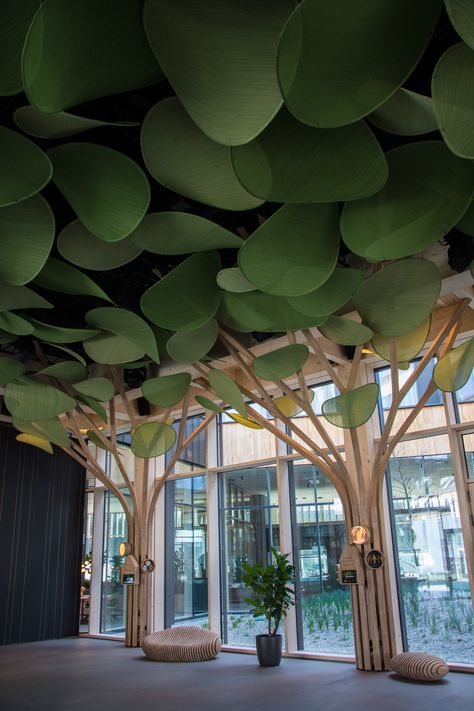 The new Team 7 world in Ried im Innkreis contains of a leaf canopy in the entrance hall, which was knitted and assembled by us! 🌳 🍃
The leaves stretch across the entire ceiling like a tree. You can discover the leaves in all their glory either in the Team 7 World or at TechTextil! 🔍

#knit #knitting #3Dknit #knittingideas #team7welt #team7 #riediminnkreis #blätterdach #blätter #techtextil2024 #frankfurt #tradefair Leaf Canopy, Leaf Ceiling, Mall Interior, Stretch Ceiling, Tree Canopy, Ceiling Canopy, Team 7, Entrance Hall, The Team