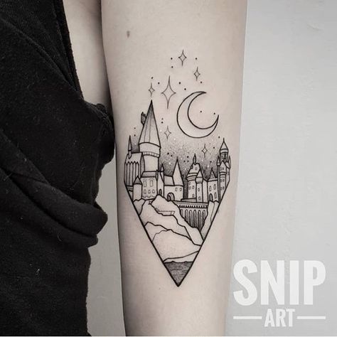 Robbin "Snip Art" (@snip_art) • Instagram-foto's en -video's Antique Tattoo, Nerdy Tattoos, Amsterdam Tattoo, Hp Tattoo, Bestie Tattoo, Movie Tattoo, Ganesha Tattoo, Amazing Tattoos, Harry Potter Tattoos