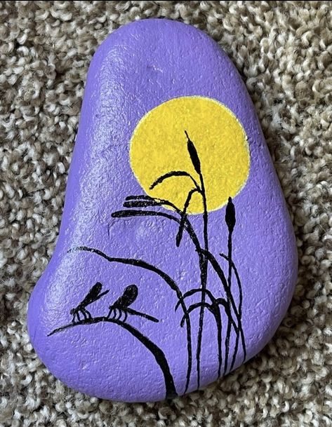 Dragonfly Silhouette, Baby Haken, Happy Stone, Rock Painting Flowers, Garden Rock Art, Diy Rock Art, Stone Art Painting, Rock And Pebbles, Painted Rocks Craft