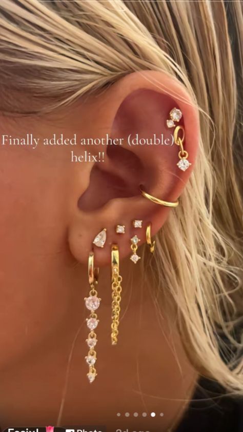 earings Stacked Earings Piercings, Cute Earring Stack Ideas, Ear Candy Piercing, Triple Piercing Stack, Stacked Earrings Gold, Cute Earing Stacks, Cute Ear Stacks, Earing Stack Ideas, Multiple Earrings Inspiration