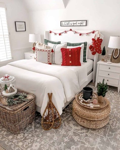 20  Christmas Bedroom Decor Ideas For A Cozy and Festive Sanctuary Christmas Bedroom Decor Ideas, Christmas Bedroom Decor, House Mediterranean, Farmhouse Style Bedrooms, Condo Loft, Christmas Decorations Bedroom, Christmas Bedroom, Shabby Chic Homes, Closet Bedroom