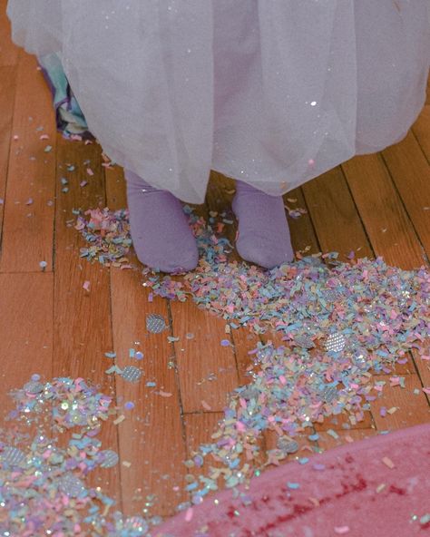 ✨channeling all of Emi Joy’s magic + wonder today✨ ⠀⠀⠀⠀⠀⠀⠀⠀⠀ Imagine what would happen if you allowed yourself to play in a big ol’ pile of confetti (physically or metaphorically) with wild abandon and childlike wonder. Bet it’d be pretty freeing, huh? 🙂 Childlike Wonder, Confetti Bars, 22nd Birthday, Moon Child, Confetti, Wonder, Birthday