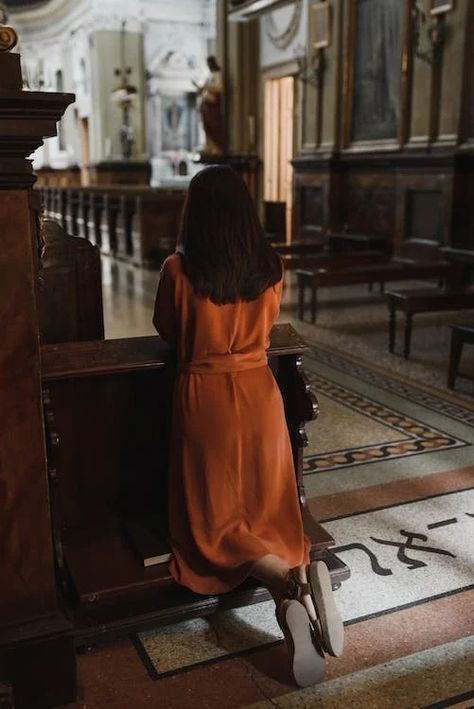 Church Girl Aesthetic, Catholic Church Stained Glass, Nativity Scene Pictures, Woman Kneeling, Christian Veils, Man Kneeling, God Prayers, Prayers Answered, Prayer Photos