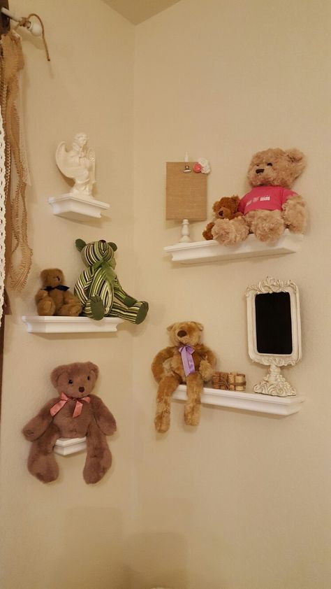 Charlotte Lily's Teddy Bear themed nursery with floating shelves and DIY finishing touches Teddy Bear Shelf, Bear Theme Nursery, Bear Themed Nursery, Teddy Bear Wall Decor, Teddy Bear Room, Bear Shelf, Teddy Bear Wall, Teddy Bear Nursery, Teddy Bear Theme