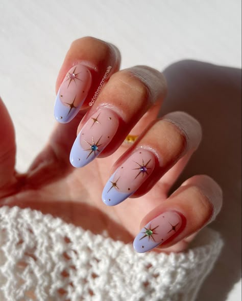 Winter Crome Nails, Celestial Almond Nails, Simple Chrome Nails Designs, Chrome Nails With Stars, Star Chrome Nails, Basic Nail Art, Saturn Nails, Chrome Nails Art, Astronomy Nails