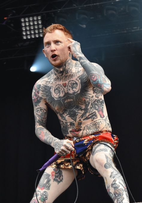 Frank Carter And The Rattlesnakes, Frank Carter, Musician Tattoo, Tattooed Men, Chest Tattoo Men, Heavy Metal Rock, Music Pictures, Alternative Rock, Chest Tattoo