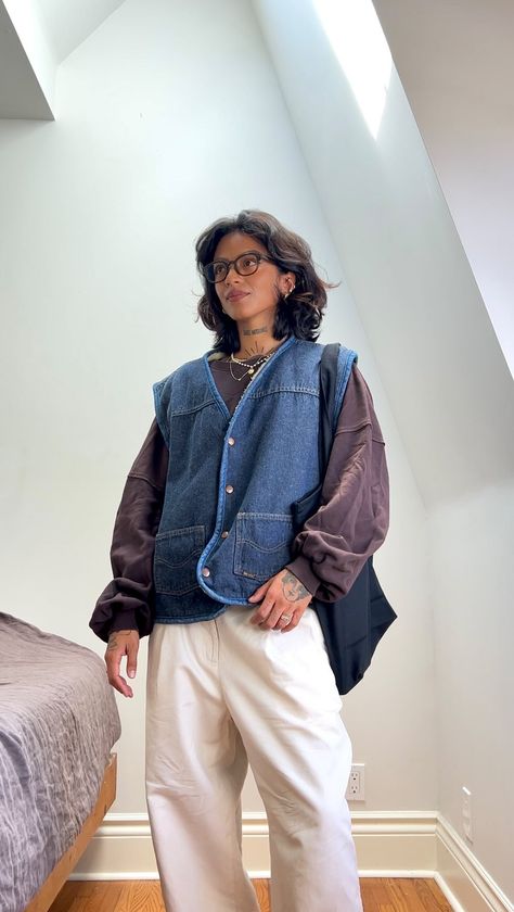 Melina (@justmelines) • Instagram photos and videos Girly Masc Outfits, Female Masc Outfits, Queer Street Style, Queer Aesthetic Outfit, Queer Masc Fashion, Denim Vest Outfit Winter, Masc Business Casual, Eclectic Grandpa Aesthetic, Queer Femme Fashion