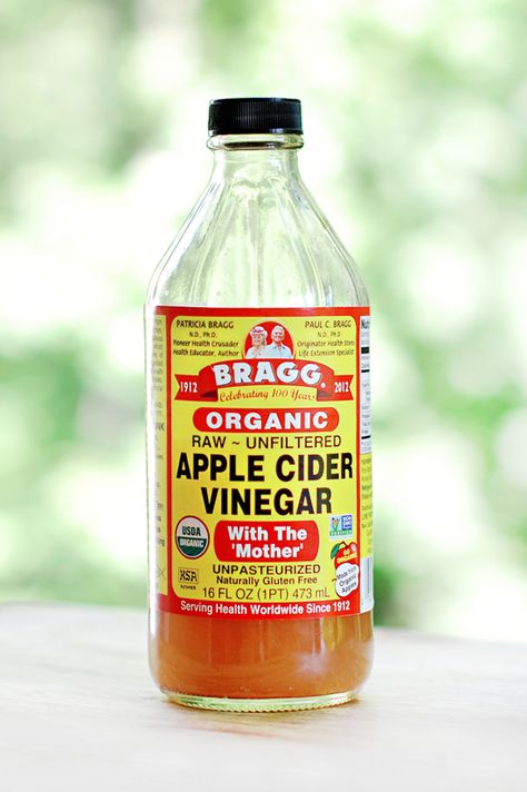 Holistic Hot Spot Remedies: Apple Cinder Vinegar has a plethora of benefits, including aiding skin problems and hot spots. Dog Hot Spots, Pet Remedies, Itchy Dog, Natural Pet Care, Coconut Oil For Dogs, Dog Remedies, Oils For Dogs, Healthy Pets, Pet Hacks