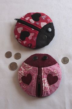 Monedero animal Animal Coin Purse Pattern Sewing, Animal Purse Pattern, Easy Bag To Sew, Animal Coin Purse, Diy Coin Purse, Coin Purse Pattern, Heart Coin, Purse Tutorial, Cute Sewing Projects