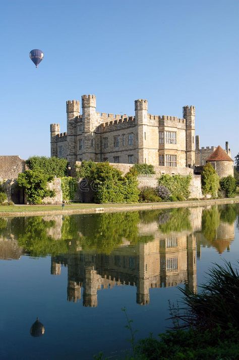 Water Castle, Uk Houses, Romantic Castle, Faroe Islands Denmark, Enchanted Castles, England Vacation, Leeds Castle, English Castles, Castles In England