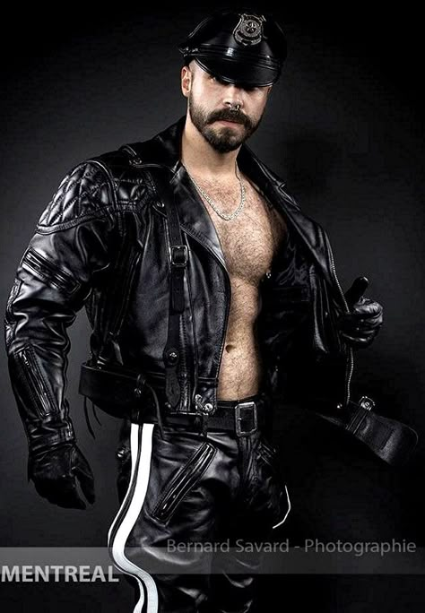 Leather Fashion Men, Estilo Cholo, Bear Leather, Mens Leather Clothing, Black Leather Biker Jacket, Leather Gear, The Perfect Guy, Leather Outfit, Leather Jacket Men