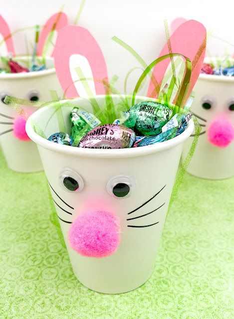 These easy bunny treat cups are perfect to give as gifts at your Easter celebration or party! Simple enough for the kids to make and so adorable. Easter Treat Cups Ideas, Paper Cup Bunny Craft, Easter Snacks For Toddlers, Easter Snacks For Preschool, Bunny Crafts For Preschoolers, Easter Treat Cups, Bunny Cups, Diy Easter Treats, Easter Crafts To Make