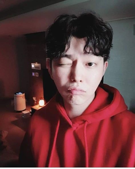 #YoonKyunSang actualizo hoy su cuenta de Instagram con esta adorable foto 😍😍 Kyun Sang, Netflix Horror, Male Artist, Lee Min Ho, Baby Soft, Kdrama, Singing, Drama, Actors