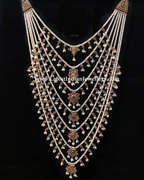 Long Necklaces Gold, Flower Pearl Necklace, Hyderabadi Jewelry, Couples Necklace, Gold Necklace Indian Bridal Jewelry, Pearl Necklace Designs, Jewelry Set Design, Beaded Necklace Designs, Silver Jewellery Indian