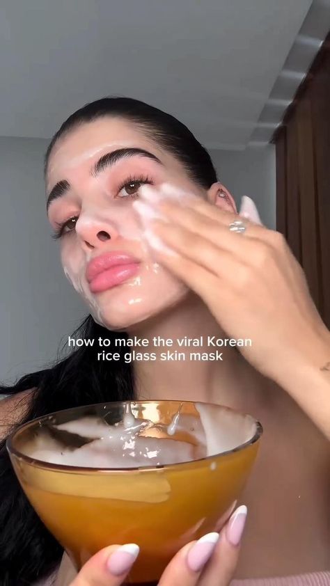 Korean Skin At Home, Natural Glowing Skin Skincare, Korean Skin Care Natural, Steam Skin Care Routine, Face Hacks Skincare, Korean Glass Skin Recipe, Glass Skin Remedies, Care Skin Face, Egg Skin Care