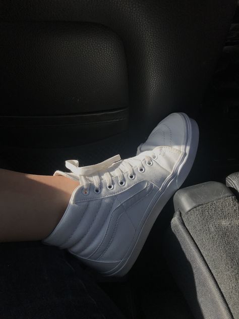 White Hightop Vans Outfit, Hightop Vans Outfit, Vans White High Tops, White Hightop Vans, High Top Vans Outfit, White Vans Outfit, Botas Outfit, All White Vans, White High Top Vans