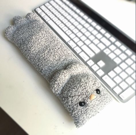 Cat Keyboard, Green Office Decor, Halloween Candy Crafts, Keyboard Wrist Rest, Dream Pillow, Sewing To Sell, Gray Cat, Wrist Rest, Creation Couture