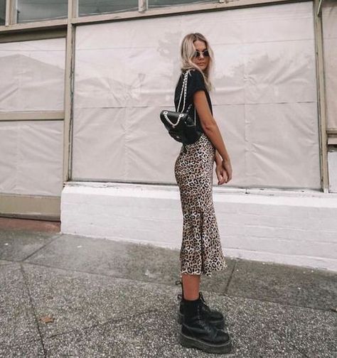 The Best Ways To Wear Dr Martens This Summer - Society19 UK Doc Martens Outfit, Midi Skirt Outfit, Silk Midi Skirt, Fashion Festival, Mode Casual, Print Skirt, Outfits Fashion, Doc Martens, Looks Style