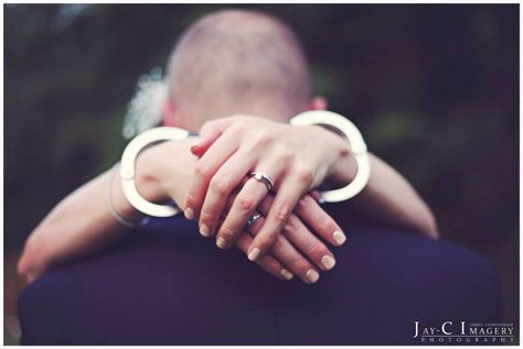 Wedding photo idea when groom is a police officer #wedding #love #police Police Prenup Photoshoot Ideas, Police Love Couple, Police Engagement Photos, Cop Wedding, Officer Wedding, Police Officer Wedding, Uniform Pictures, Race Wedding, Police Wedding