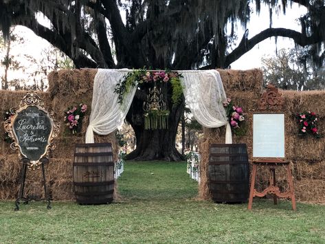 Hay Bales Wedding Decorations, Hay Wedding Decor, Hay Benches For Wedding, Hey Bales Wedding, Hay Bale Wedding Decor, Hay Field Wedding Ceremony, Hay Bale Wedding Arch, Hay Bale Wedding Seating, Diy Wedding Doors Entrance