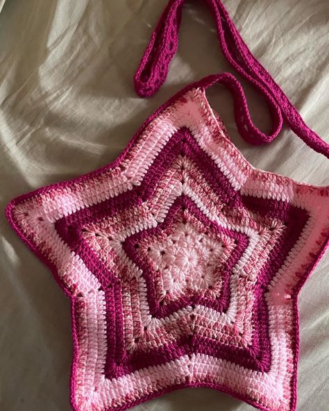 crochet star bag °❀⋆.ೃ࿔*:･ [pattern now on Etsy <3] ────୨ৎ──── * €30.50 euro/ £25.50 gbp / $34.10 usd + shipping dm2order/etsy/depop (for shipping price check highlights) °❀⋆.ೃ࿔*:･ . . . . . . . . #crochet #crochetbag #crochetmessengerbag #messengerbag #cutecrochetbag #cutebag #star #pink #cutemessengerbag #coquettebag #etsysellers #coquettemessengerbag #handmade #crochetideas #crochetinspiration #coquette #etsyshop #etsyshop #etsyhandmade #explore #likeforlikes #followforfollowback Crochet Star Bag Pattern, Star Bag Pattern, Star Crochet Bag, Crochet Star Bag, Crochet Messenger Bag, Cute Messenger Bags, Crochet Accessory, Star Bag, Crochet Star