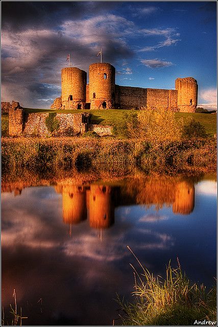 Castell Rhuddlan- I want to see a real castle. Welsh Castles, Hdr Lightroom, Castles In Wales, Abandoned Castles, Castle Ruins, Cathedral Church, Medieval Castle, Beautiful Architecture, Abandoned Places