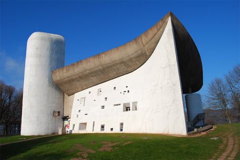 Le Corbusier's Ronchamp chapel is one of his most important buildings Ronchamp Le Corbusier, Chapel Architecture, Modern Church, Religious Architecture, Zaha Hadid Architects, Multi Dimensional, Arch Design, Iconic Buildings, Garden Studio