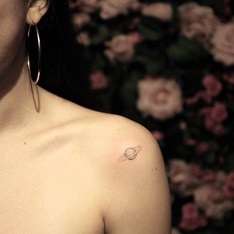 Awesome Tattoo Ideas, Astronomy Tattoo, Saturn Tattoo, Tiny Tattoos For Women, Sun Tattoo Designs, Tattoos To Cover Scars, Single Needle Tattoo, Awesome Tattoo, 4 Tattoo