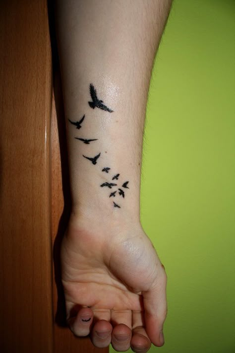 free bird Bird Silhouette Tattoos, Bird Tattoos Arm, Small Bird Tattoos, Bird Tattoo Wrist, Flying Bird Tattoo, Flying Tattoo, Small Bird Tattoo, Cool Wrist Tattoos, Bird Tattoos