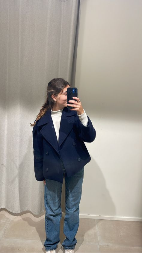 Blue Short Coat Outfit, Short Pea Coat Outfits, Blue Coat Aesthetic, Blue Winter Coat Outfit, Pea Coat Outfits, Zara Jacket Outfit, Navy Blue Jacket Outfit, Navy Blue Coat Outfit, Outfit Manteau