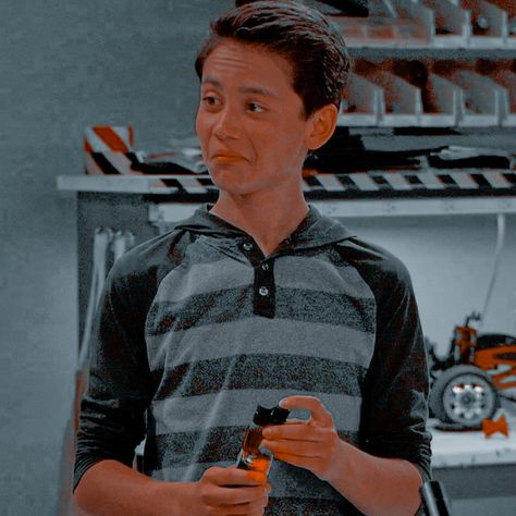 Parker Rooney, Tenzing Norgay, Liv And Maddie, Best Friend Poses, Brain Dump, Hottest Guy Ever, Friend Poses, Full House, Cute Celebrity Guys