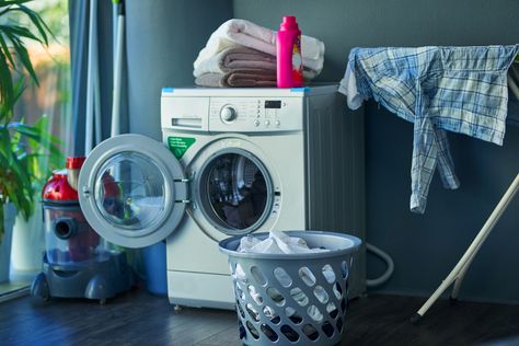 When it comes to tough stains and trying to eliminate odors from clothes, laundry day can be challenging. Even so, neither of these problems have to cause a headache. With products like white vinegar in your corner, you will be able to lift the most stubborn of marks and smells without having to depend solely on bleach or other products that can, unfortunately, damage clothes. #marthstewart #cleaningtips #cleaning #decluttering #homecleaningtips Stinky Washing Machine, Delicate Clothes, Fabric Conditioner, Cleaning Companies, Kinds Of Fabric, Doing Laundry, Laundry Service, Laundry Hacks, Laundry Detergent