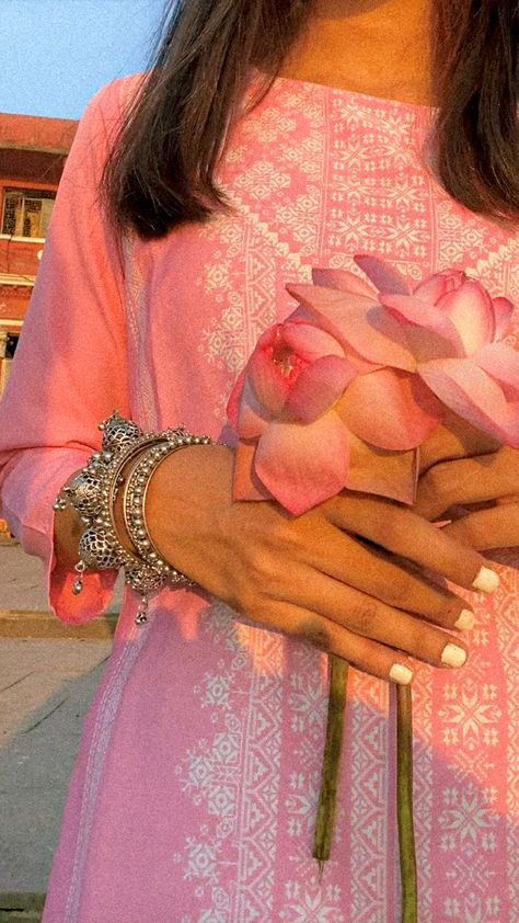 Hearts Entwined, Pink Kurti, Desi Love, Desi Fashion Casual, Self Portrait Poses, Desi Clothes, Flowers Aesthetic, Arranged Marriage, Classy Photography