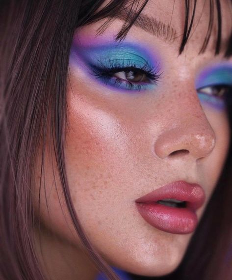 Crazy Eyeshadow, Eyeshadow Makeup Looks, Summer Eye Makeup, Crease Makeup, Vibrant Makeup, Bright Eye Makeup, Bright Eyeshadow, Bright Makeup, Cherry Lips