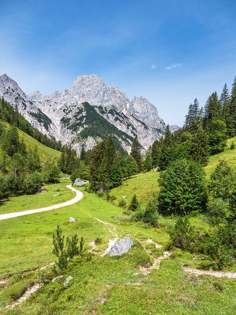 Blick auf die Bindalm im Berchtesgadener Land in Bayern. Germany, Natural Landmarks, Travel, Nature